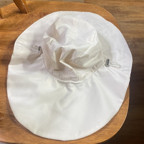 Layer 8 ivory/cream floppy sun hat with adjustable chin strap - Picture 2 of 7